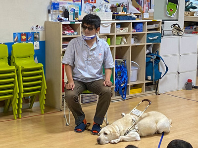 目の愛護デー 栗山様と盲導犬のアンジーを迎えて 横浜のプリスクール Cosmo Global Kids Cgk